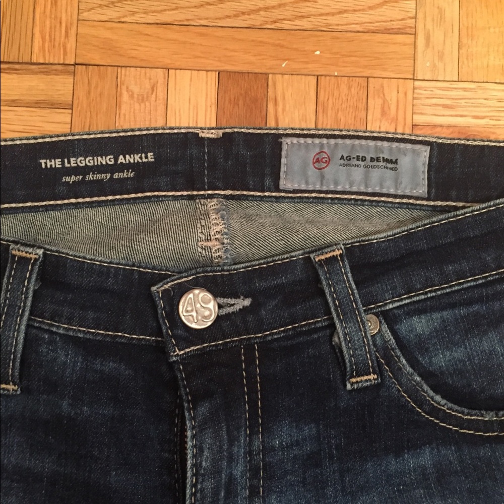 AG legging ankle jeans with wholes in the knee
